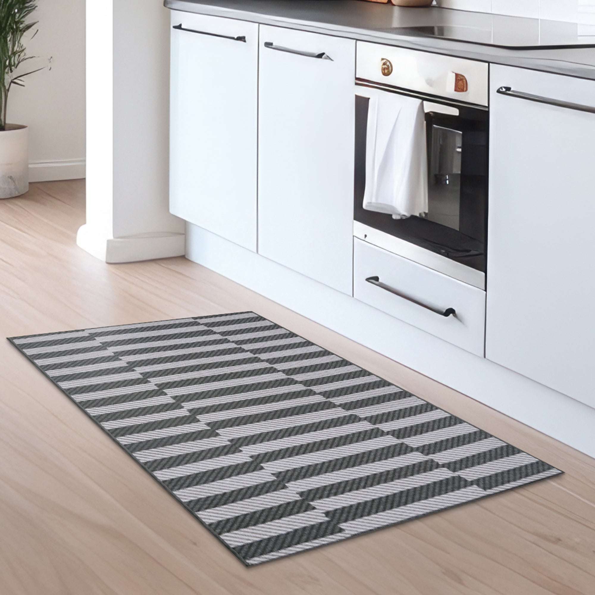 Tratti Offset Stripe Black Dining Room Washable Rug