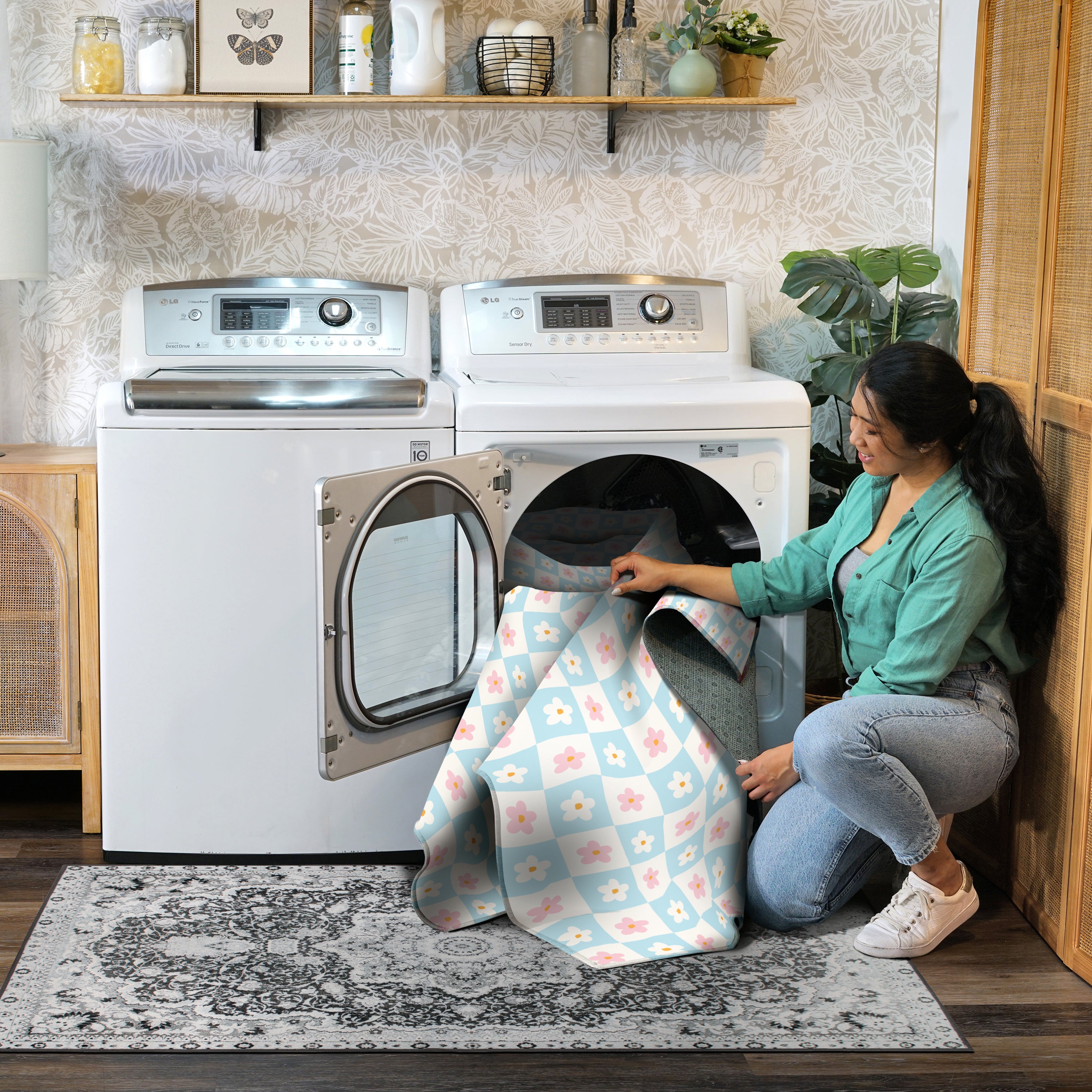Checkered Daisies Machine Washable Rug