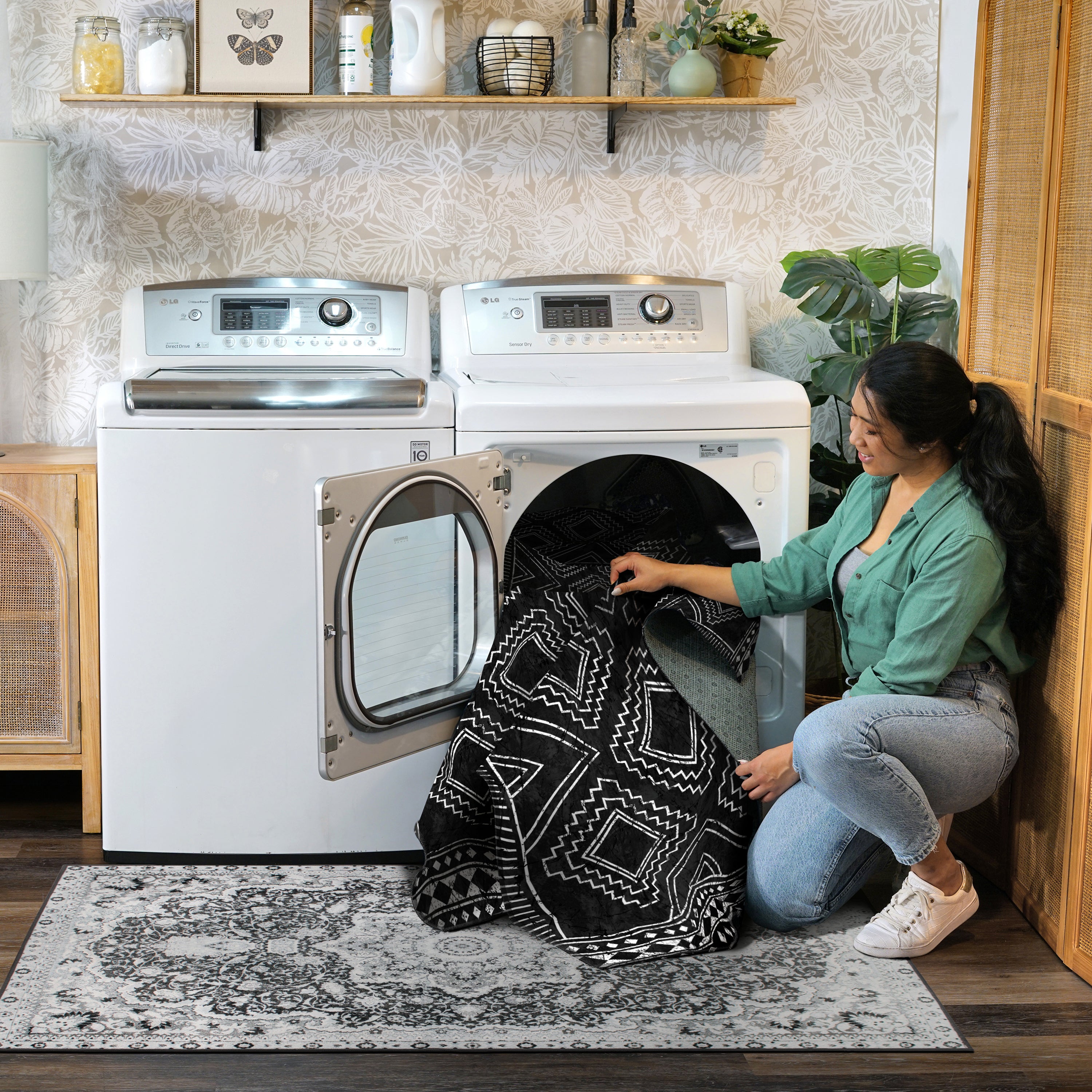 Capri Triangle Black White Machine Washable Rug