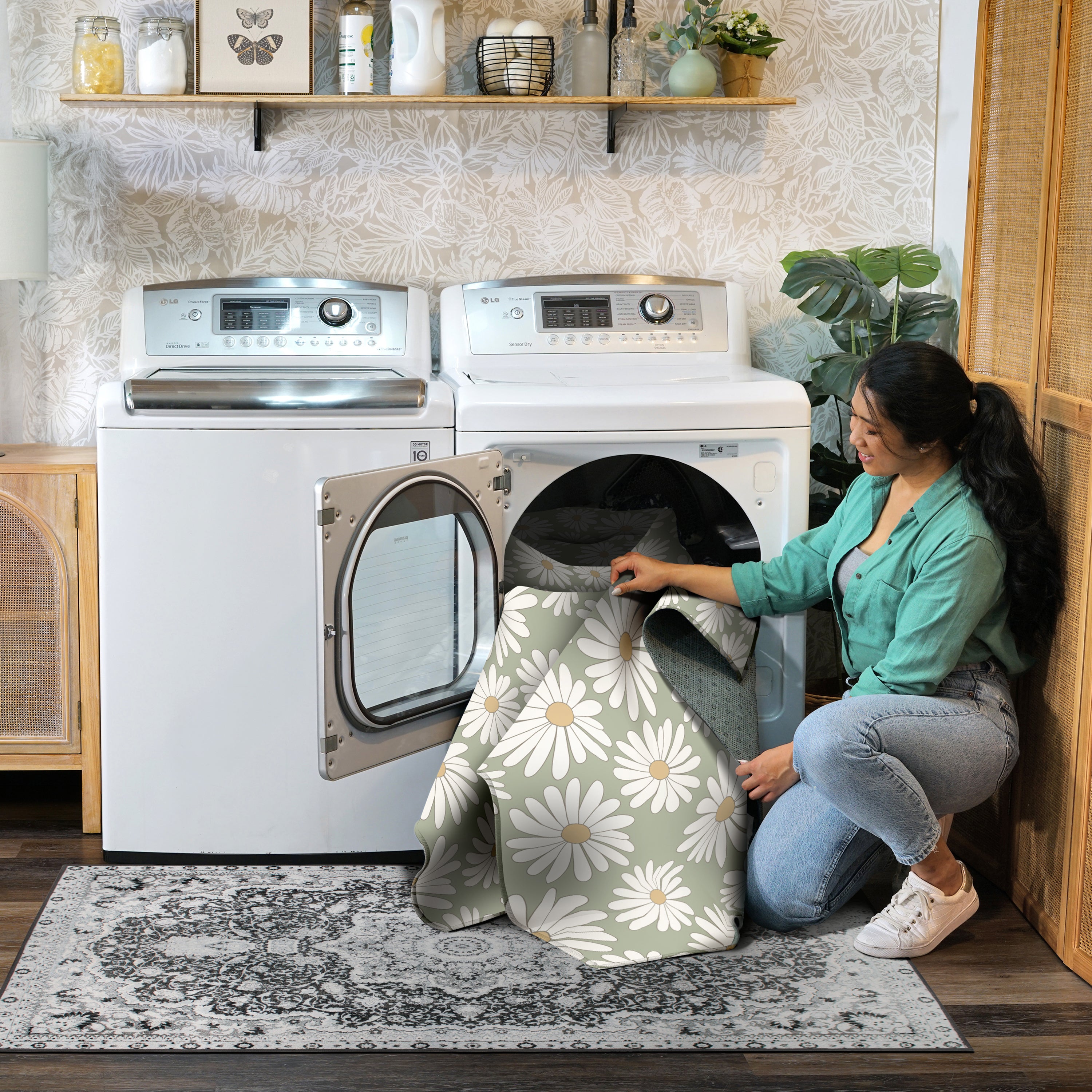 Ayla Daisies Machine Washable Rug