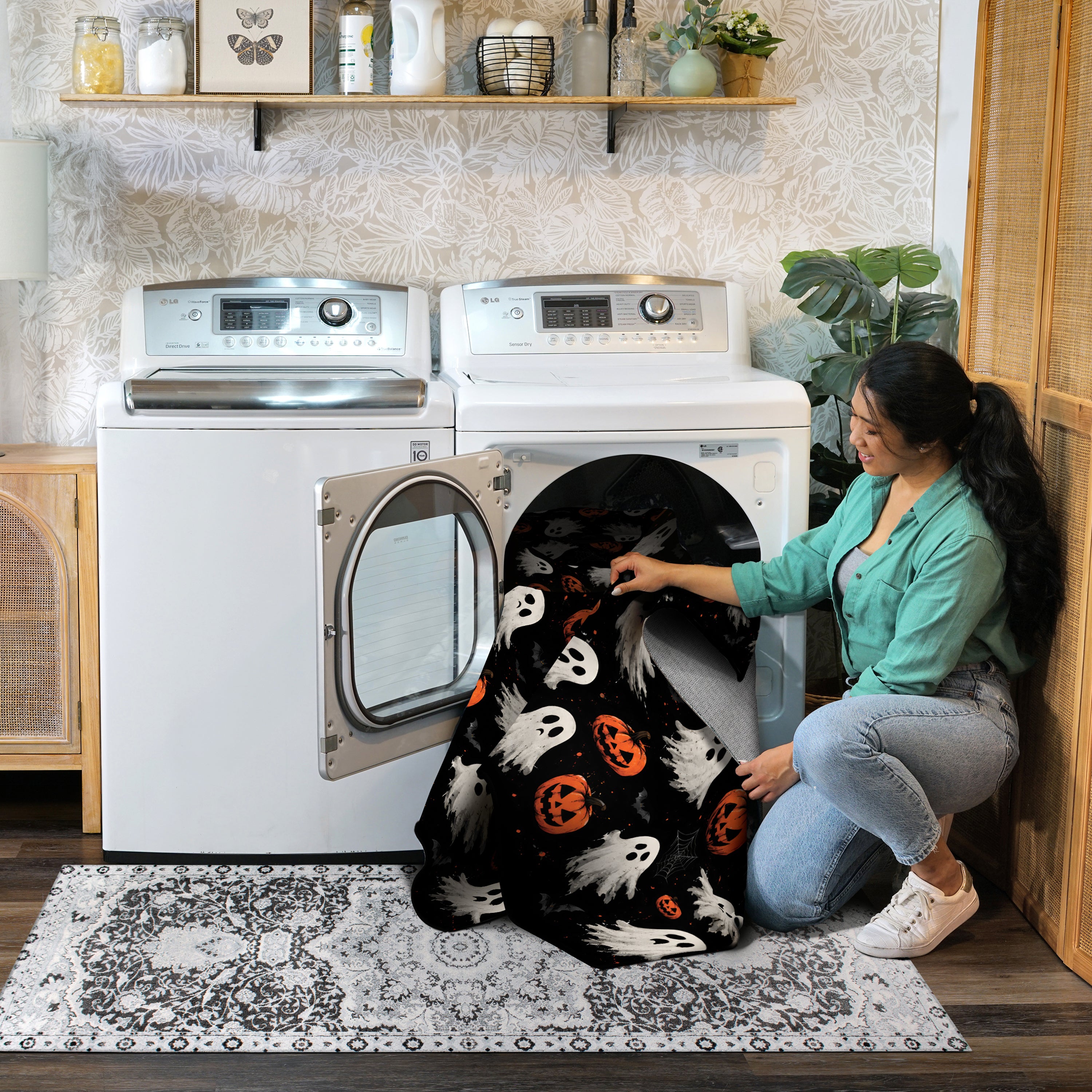 Jack-O-Lantern Ghost Machine Washable Rug