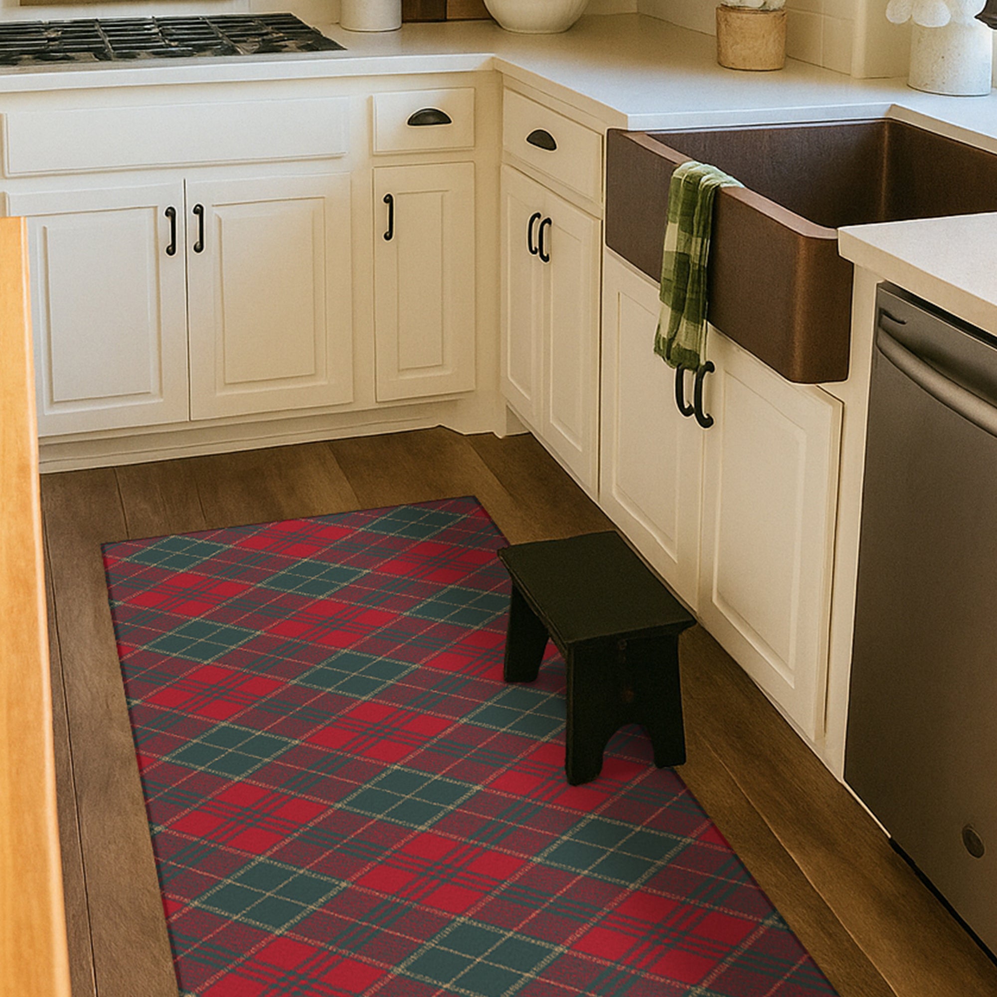 Holiday Winter Christmas Tartan Plain Red/Green Machine Washable Rug